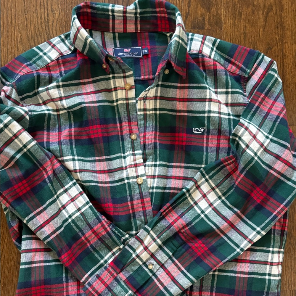 XL men’s plaid flannel Christmas button-down  vineyard Vines